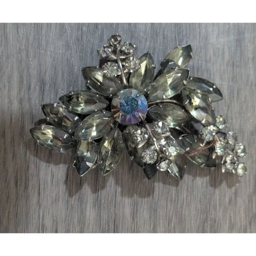 Vintage Smoky Gray Floral Rhinestone Brooch Pin Aurora Borealis Stone  Estate‎
